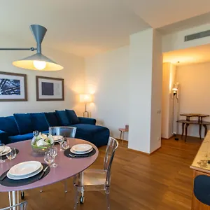 https://skyattic-801-citylife-1-min-domodossola-m5.italymilanhotels.net